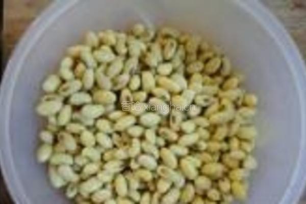黄芪黄豆煲猪爪的做法图解2