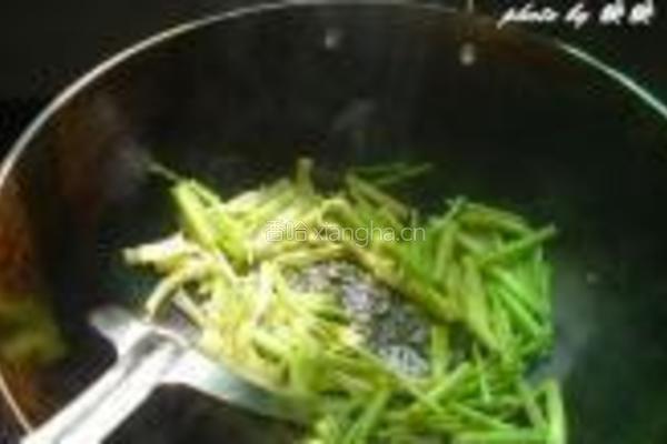 芹菜炒五香干丝的做法图解3