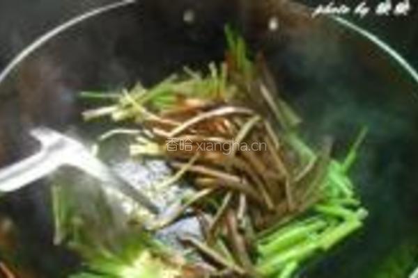 芹菜炒五香干丝的做法图解4