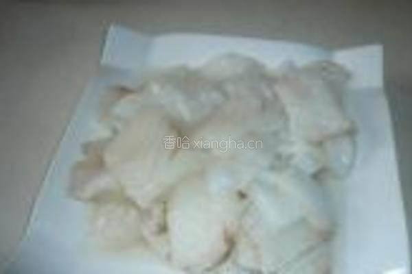 蒜薹鱿鱼的做法图解2