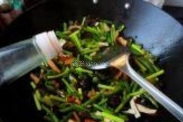 蒜苗木耳炒肉丝的做法图解6