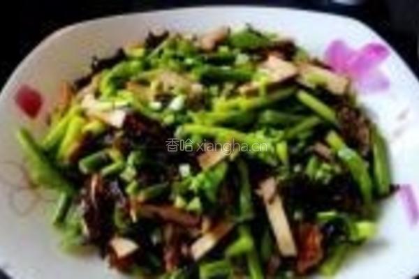 蒜苗木耳炒肉丝的做法图解7