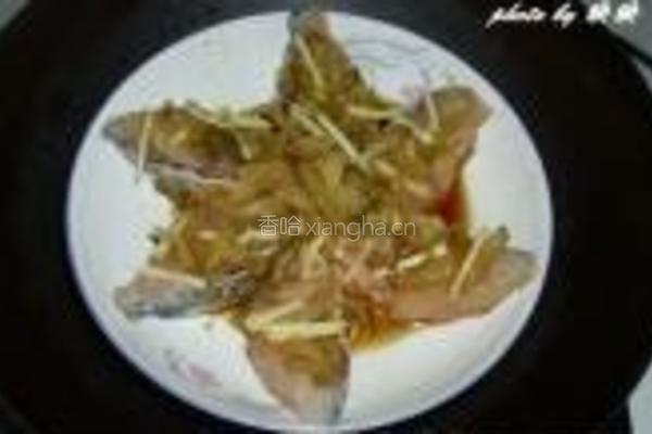 六角星榨菜蒸鱼的做法图解4