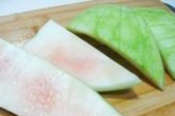 西瓜皮炒五花肉的做法图解2