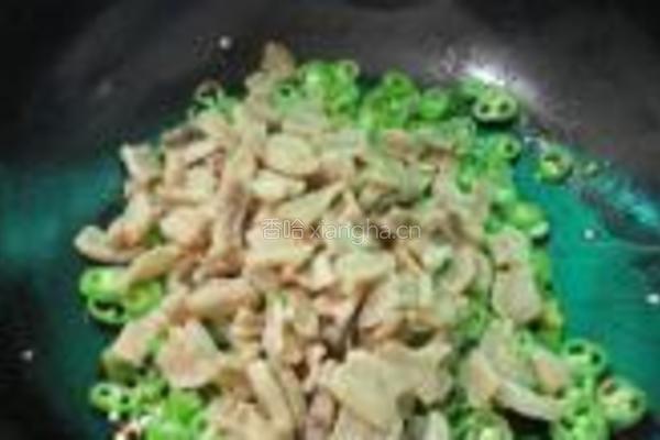 辣椒大蒜炒油渣的做法图解9