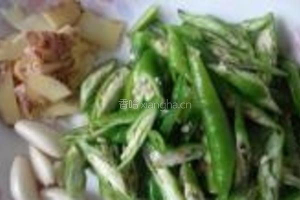 青椒炒鸭胗的做法图解3