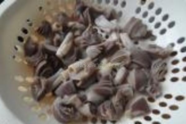 青椒炒鸭胗的做法图解4