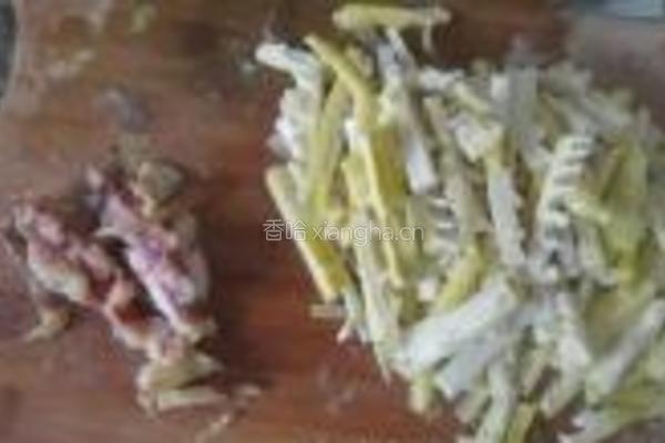 咸香春笋条的做法图解2