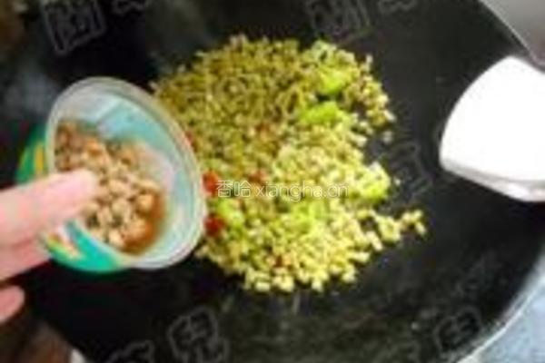 肉丁酸豆角的做法图解12