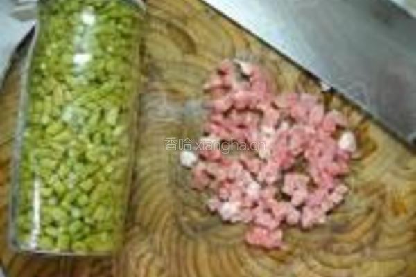 肉丁酸豆角的做法图解7