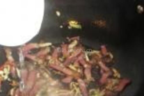 石榴花炒腊肉的做法图解10