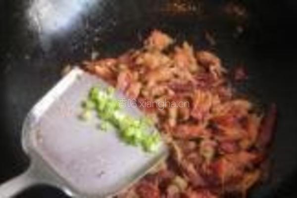 石榴花炒腊肉的做法图解13