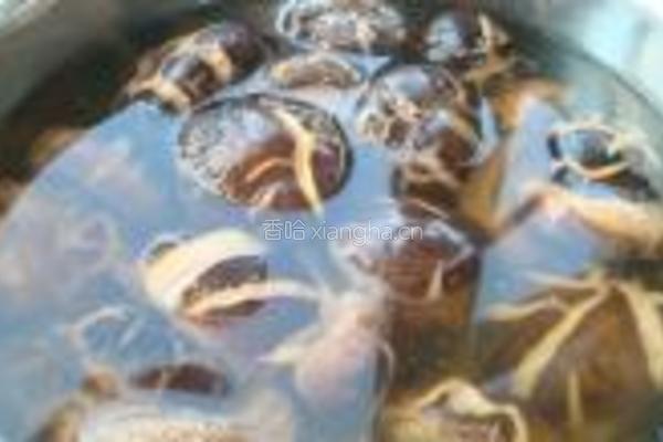 香菇红烧鸡翅的做法图解2
