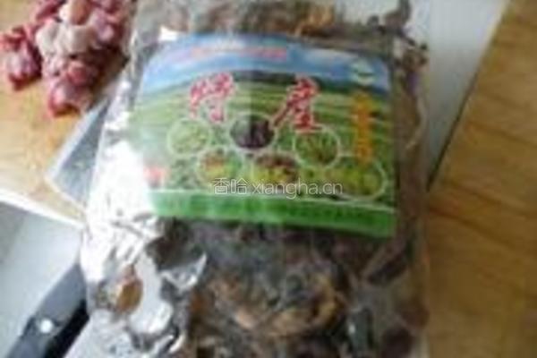 米豆皮炖肉的做法图解1