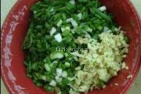 韭菜羊血的做法图解2