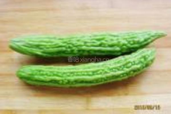 梅菜苦瓜的做法图解1