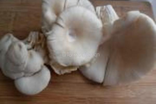 酱爆平菇的做法图解1