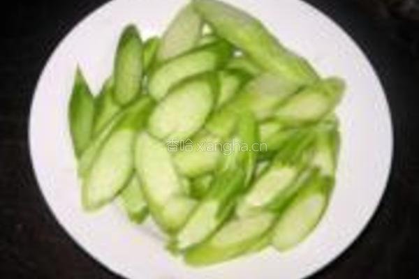 西冷牛肉扒芥蓝的做法图解2