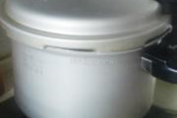 白菜年糕烩排骨的做法图解2