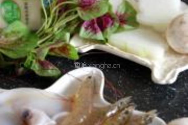 墨鱼大虾豆腐汤的做法图解1