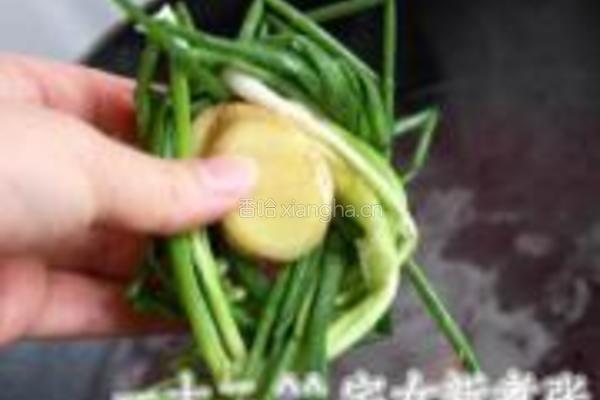 墨鱼大虾豆腐汤的做法图解4