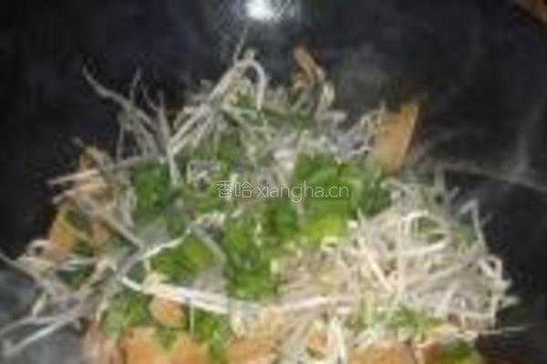 蒜苗豆芽炒豆腐干的做法图解5