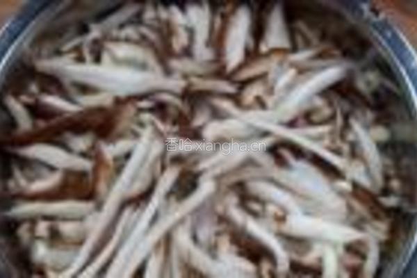 蒜蓉麻油焖茄子的做法图解7