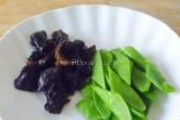 荷兰豆木耳炒山药的做法图解2