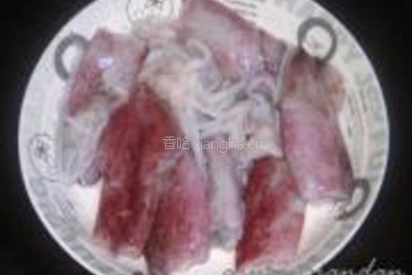 辣椒炒鱿鱼圈的做法图解1