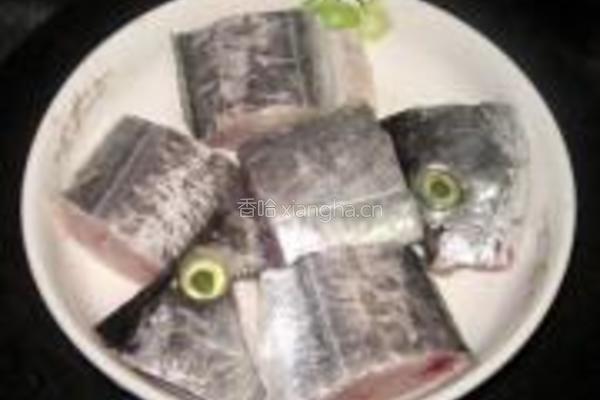 煎焗带鱼的做法图解2