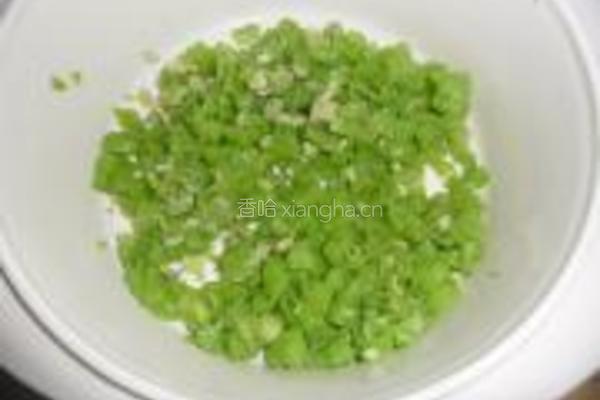 豇豆鸡蛋饼的做法图解1