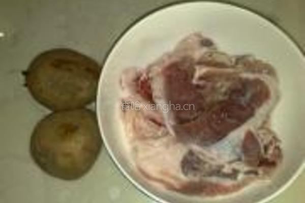 牛肉炖土豆的做法图解1