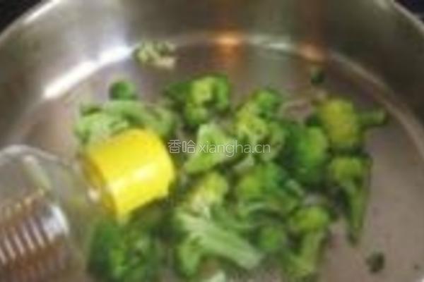 火腿香干炒西兰花的做法图解4