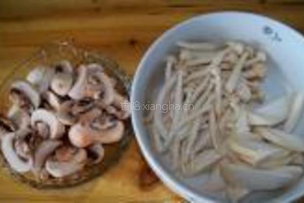 蒜蓉辣酱烩群菇的做法图解2