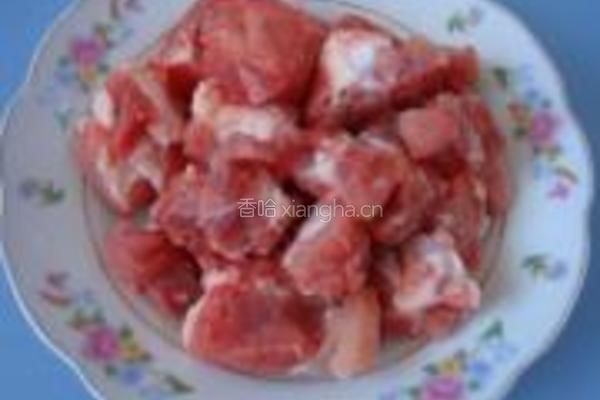 芋头排骨煲的做法图解1