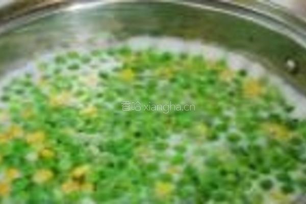 豆炒腊肥肠的做法图解3