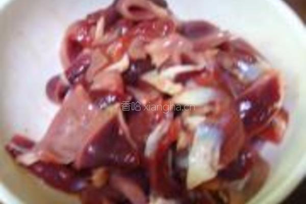 泡椒鸭胗的做法图解1
