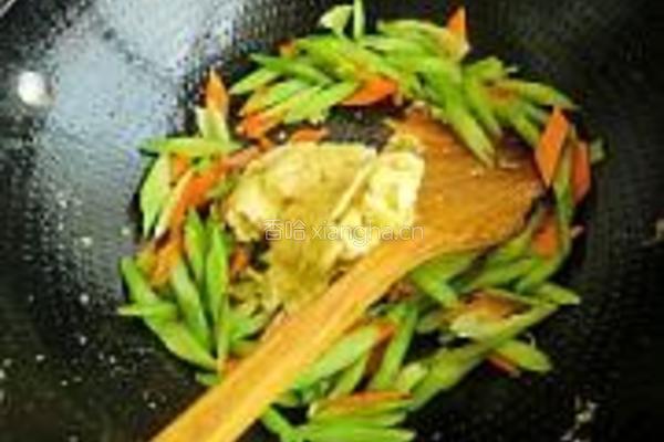 芹菜炒鸡蛋的做法图解8