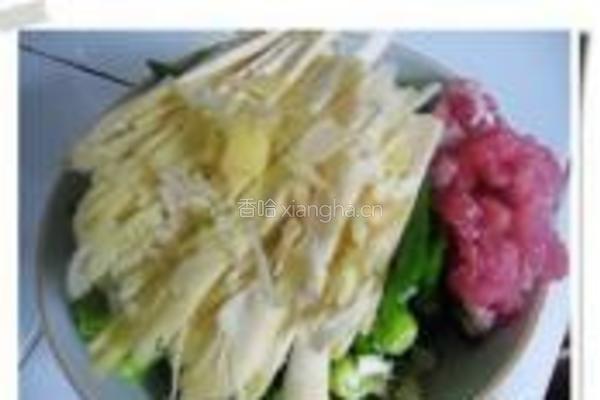 雪菜冬笋辣椒的做法图解1