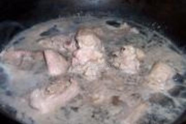 排骨焖土豆的做法图解3