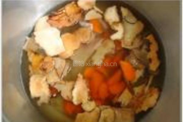 土茯苓茨实薏米煲瘦肉的做法图解4