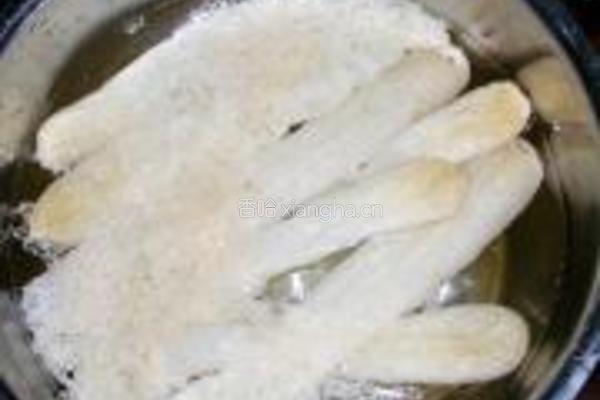 鲜虾豆腐酿竹荪的做法图解1