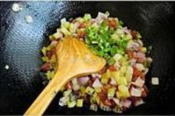 土豆洋葱香肠丁的做法图解6