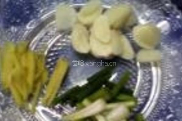 毛豆炒河虾的做法图解2