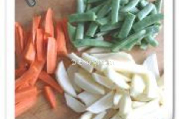 土豆炖豆角的做法图解2