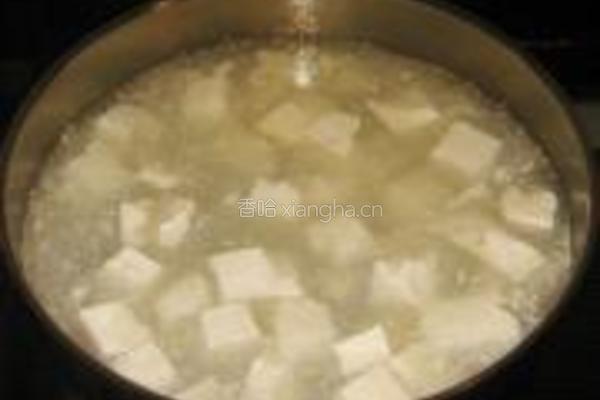 香菇海虾豆腐汤的做法图解3