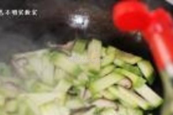 西葫芦炒香菇的做法图解5