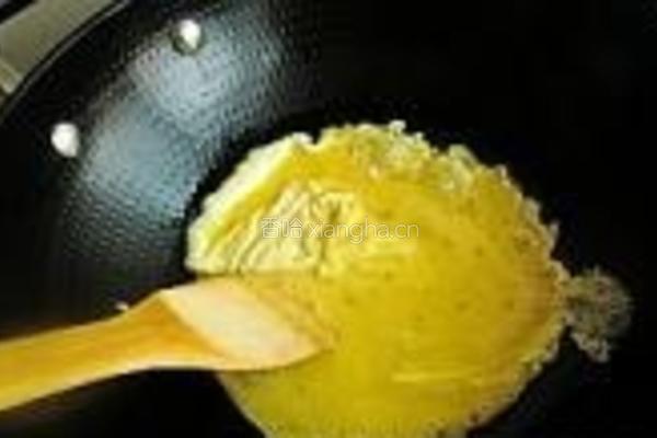 剁椒蚕豆炒鸡蛋的做法图解2