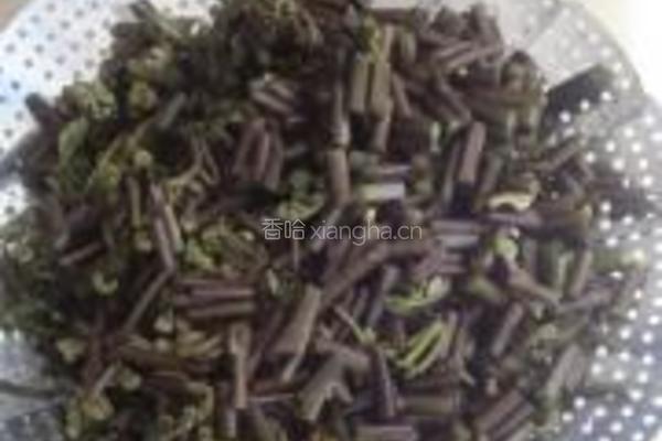辣味蕨菜凉粉的做法图解2