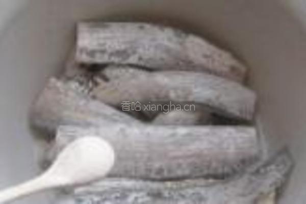 香煎咸带鱼的做法图解2